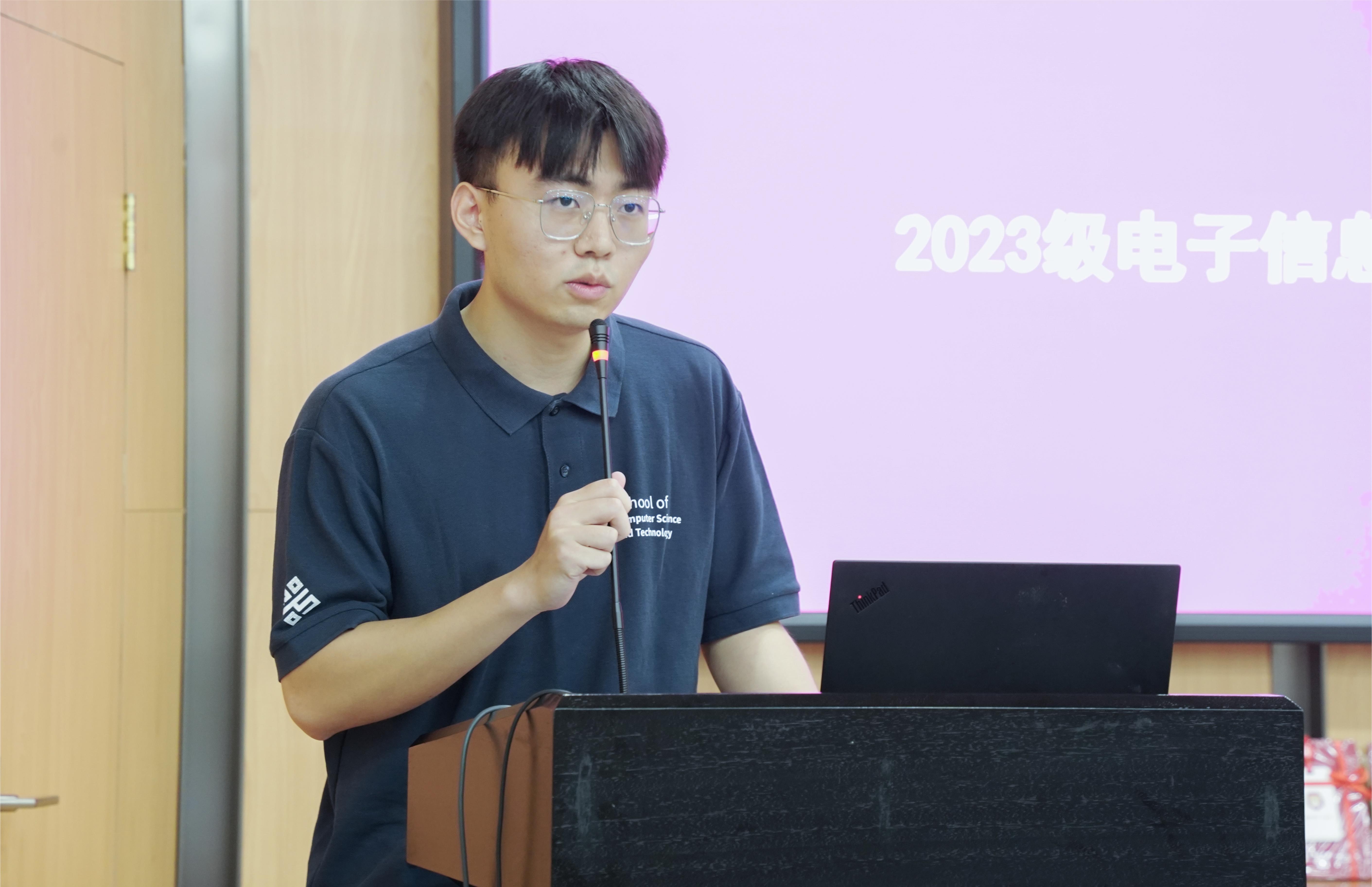 6 学生代表周 - 副本.jpg 6 学生代表周 - 副本.jpg